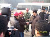 山東省委常委、副省長王軍民到集團公司援建北川人民醫(yī)院工程視察指導工作